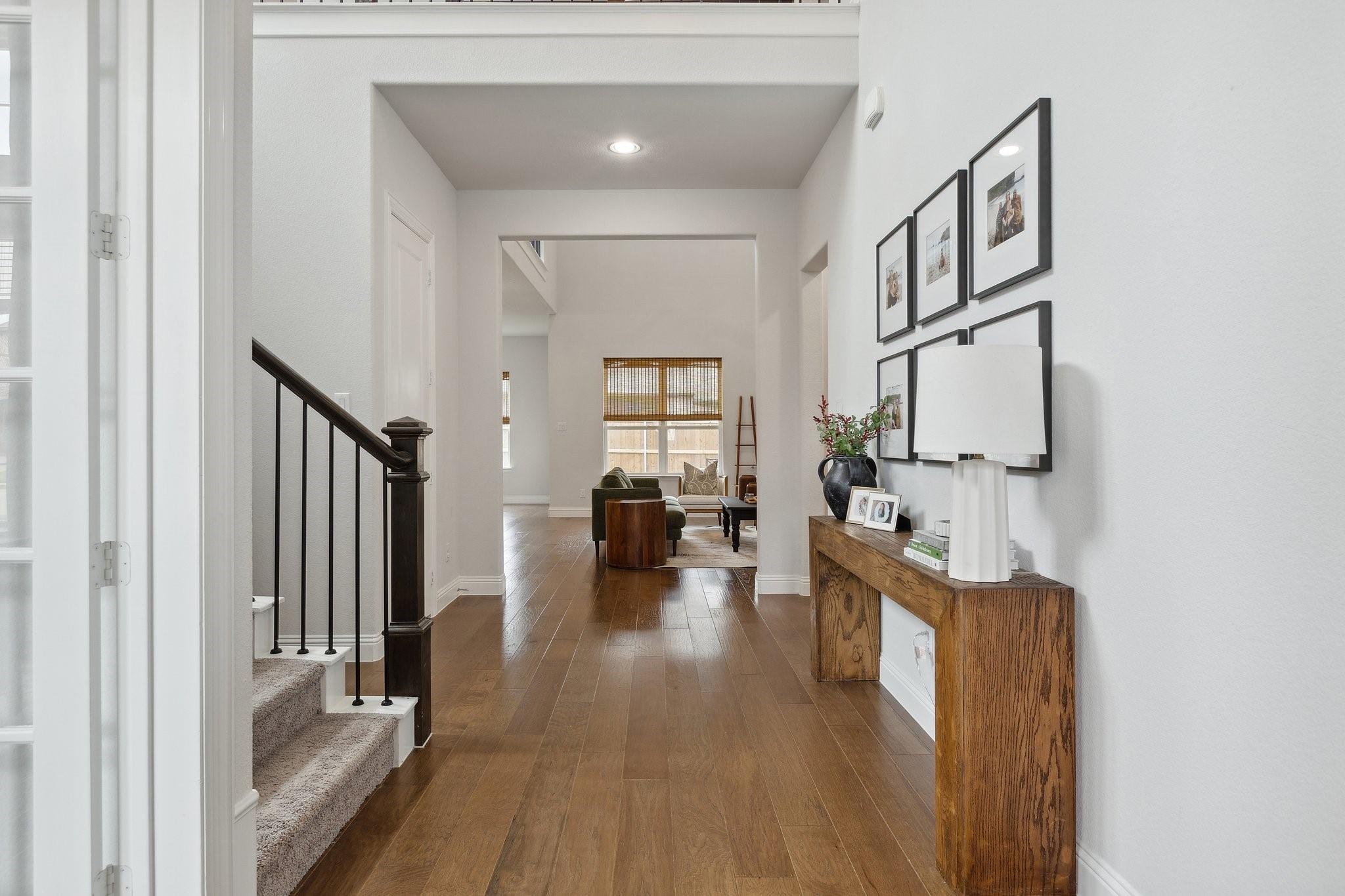 1021 Amber Knoll Entry Way