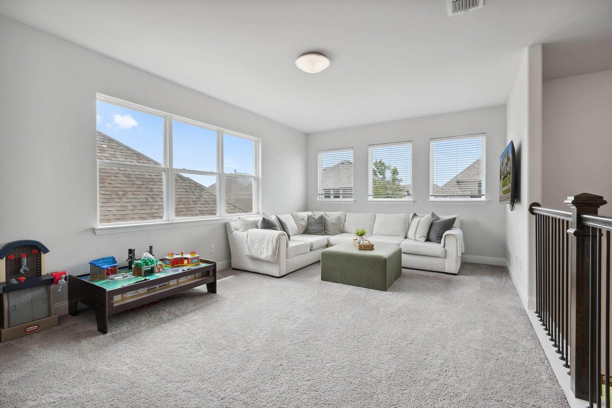1021 Amber Knoll Upper Level Loft