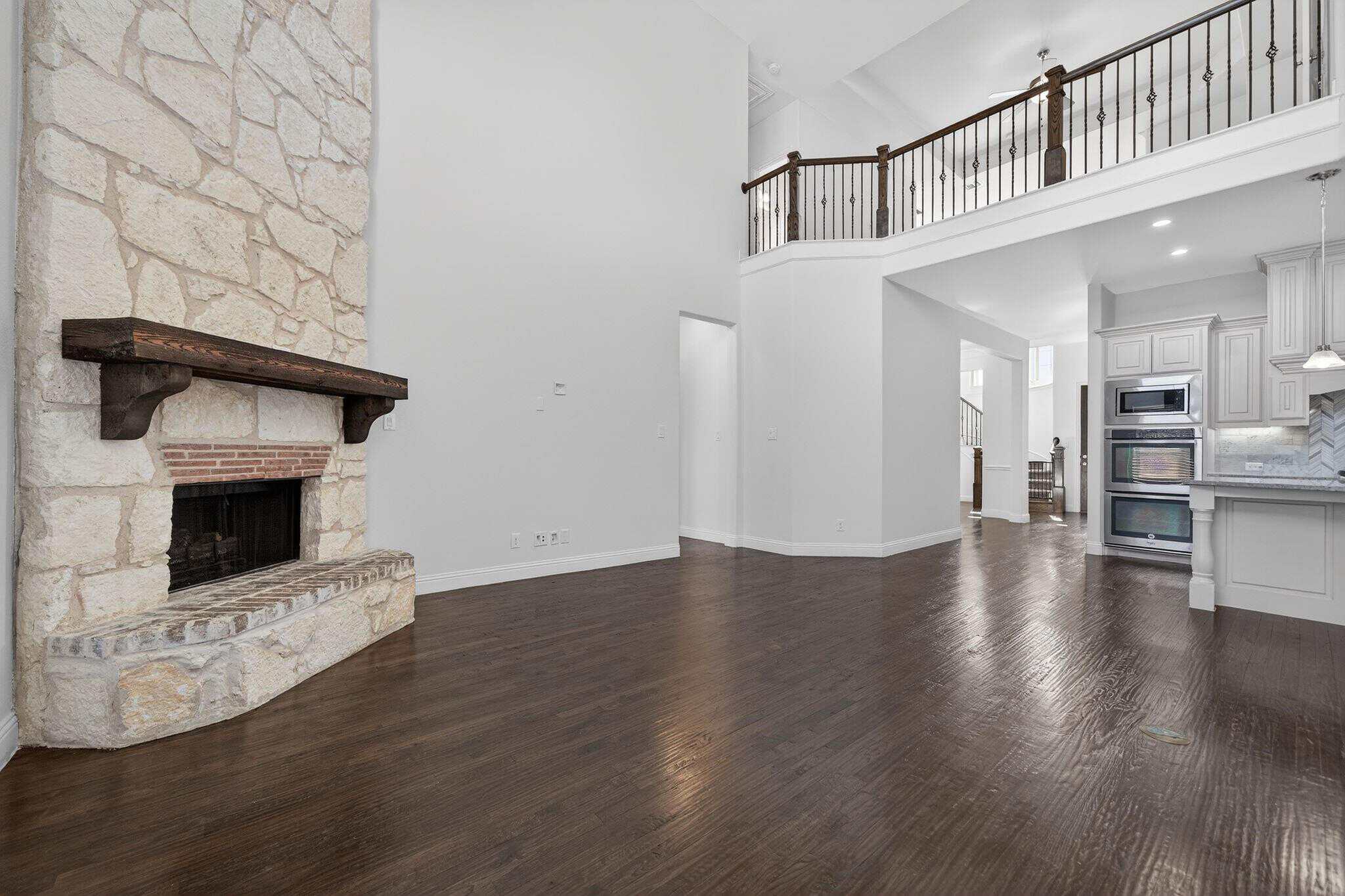 922 Amber Knoll Drive Floors