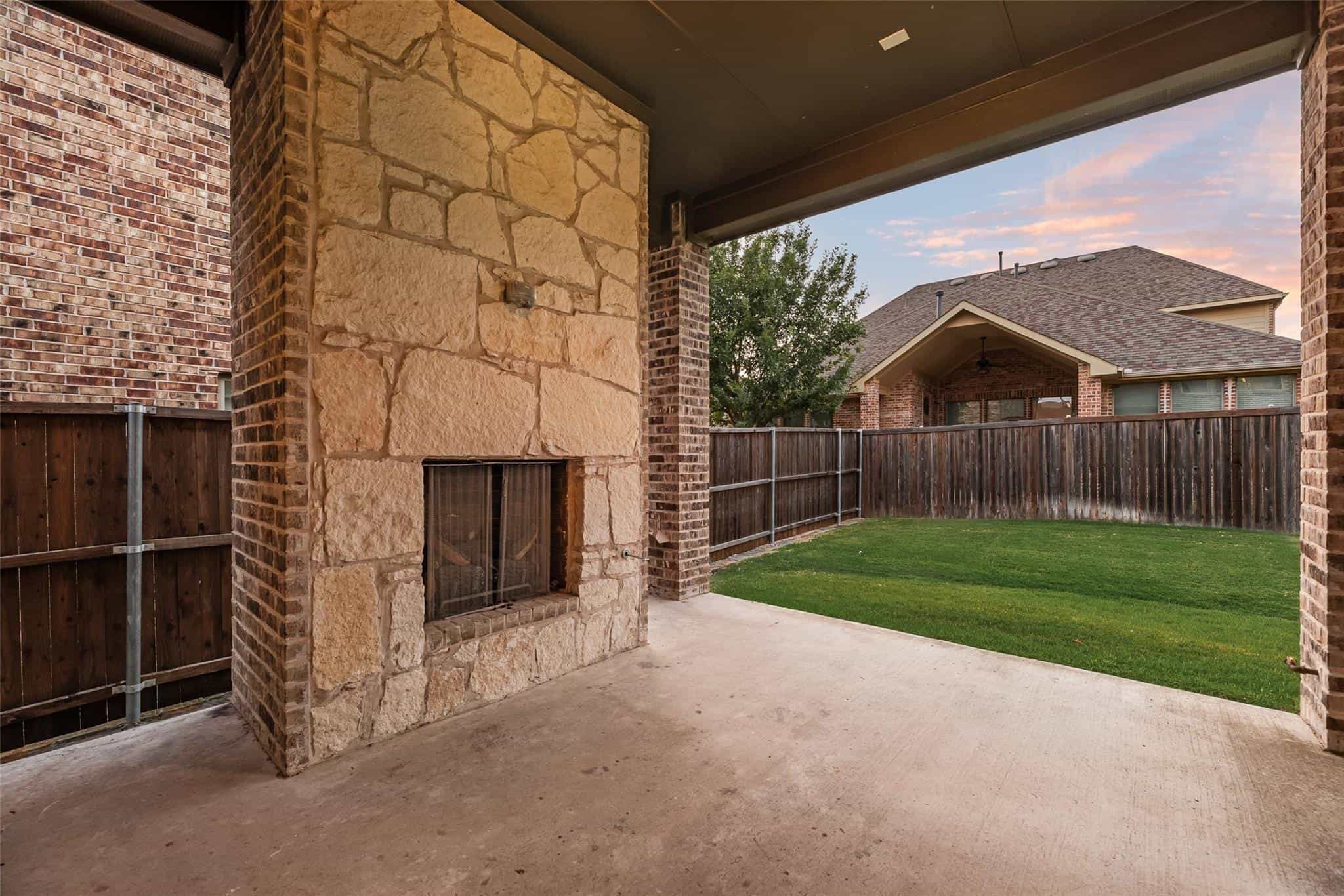 922 Amber Knoll Drive Outdoor Fireplace
